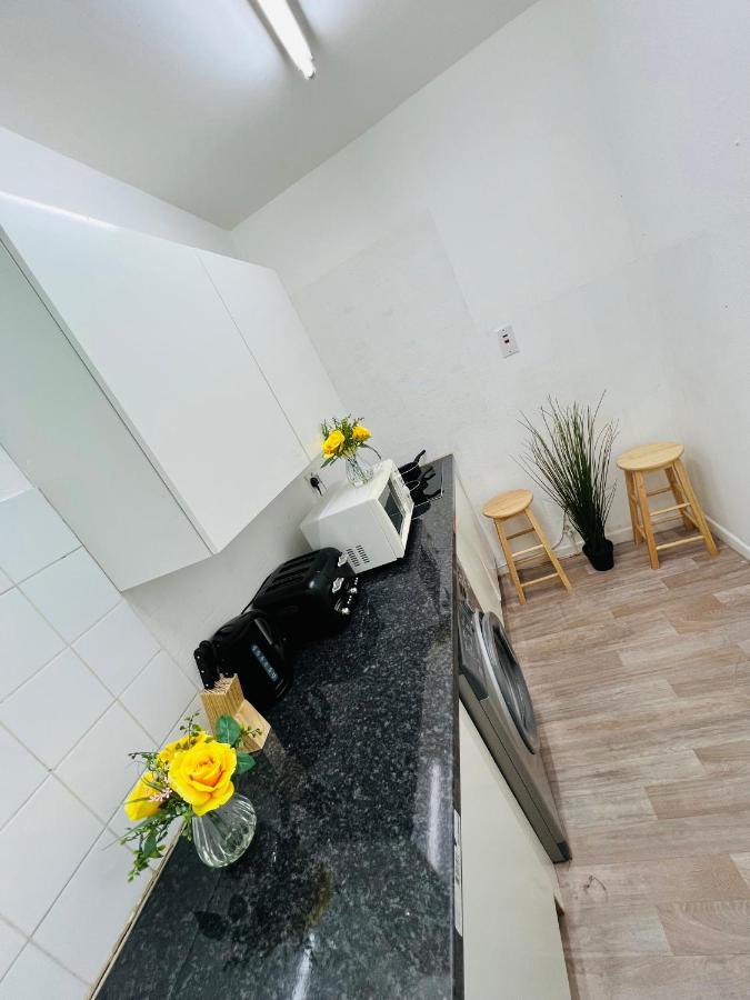 2-Bedroom Plus Living Room Flats Near Edgware Road 런던 외부 사진